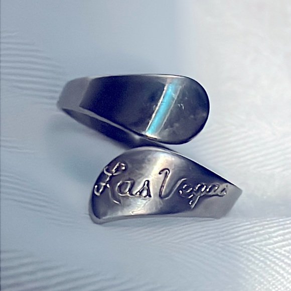 Vintage Expandable Las Vegas Souvenir Ring - Picture 1 of 4